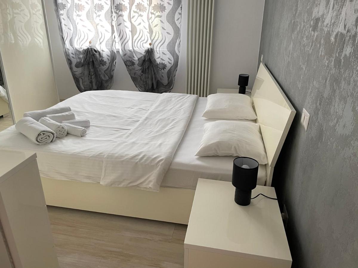 Denis Apartament Турда Екстериор снимка
